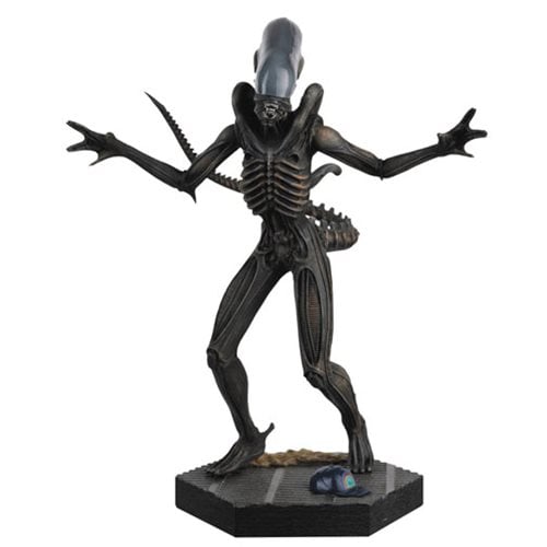 Alien and Predator Alien Xenomorph Figure with Collector Magazine #1